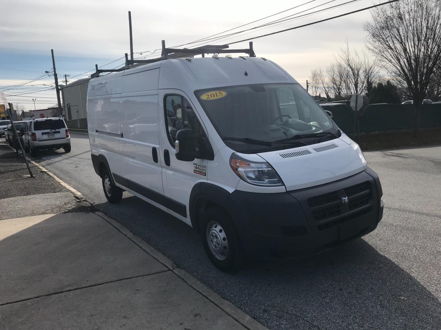 2015 White /Gray RAM Promaster 2500 (3C6TRVDG5FE) with an 3.6 V6 engine, Automatic transmission, located at 577 Chester Pike, Prospect Park, PA, 19076, (610) 237-1015, 39.886154, -75.302338 - Photo#3